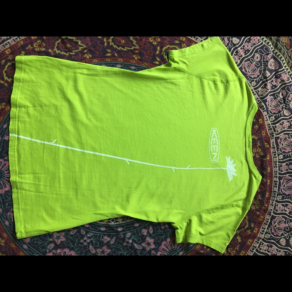 KEEN chartreuse tee in size Medium
